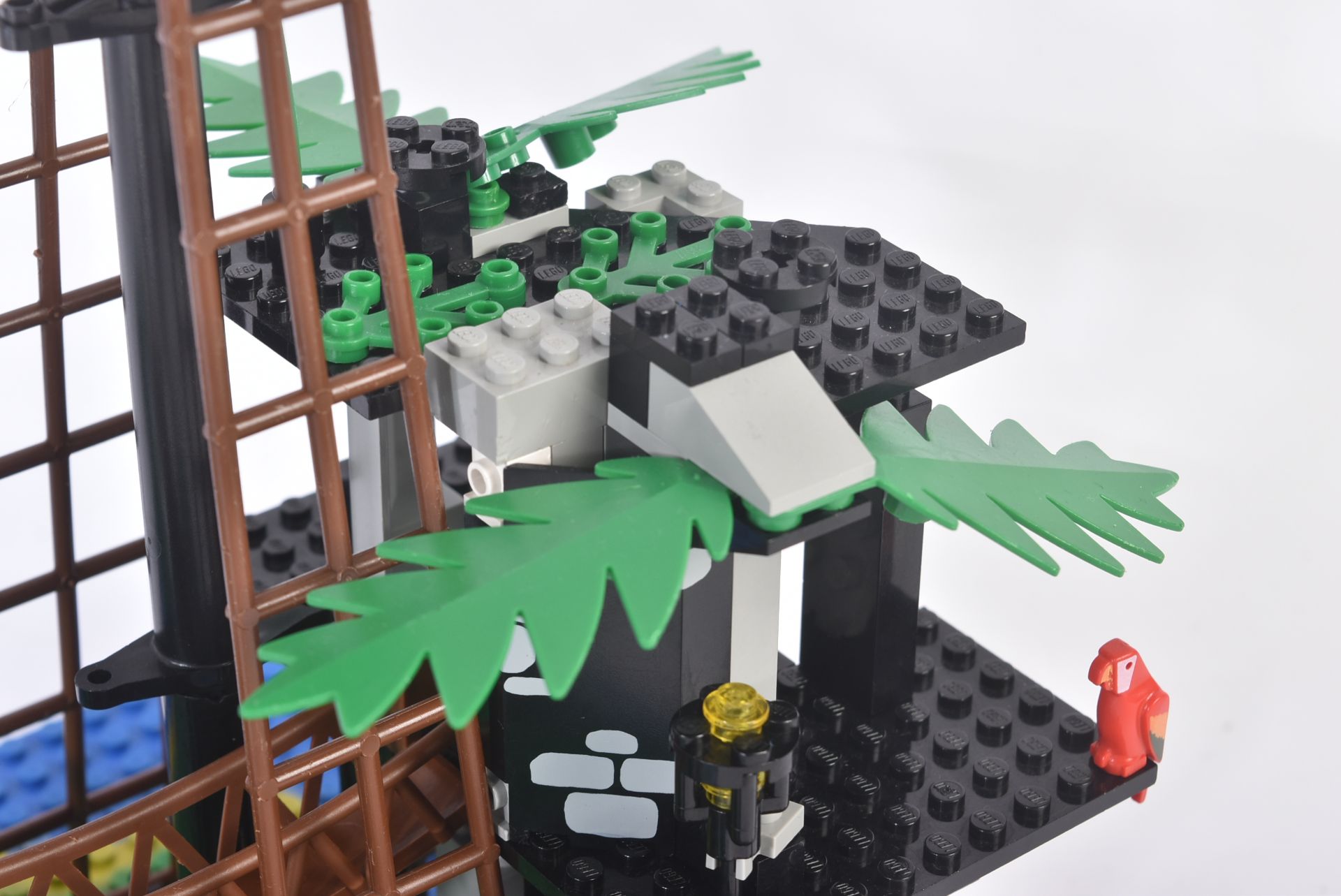 LEGO SET - LEGOLAND - 6270 - FORBIDDEN ISLAND - Image 5 of 6