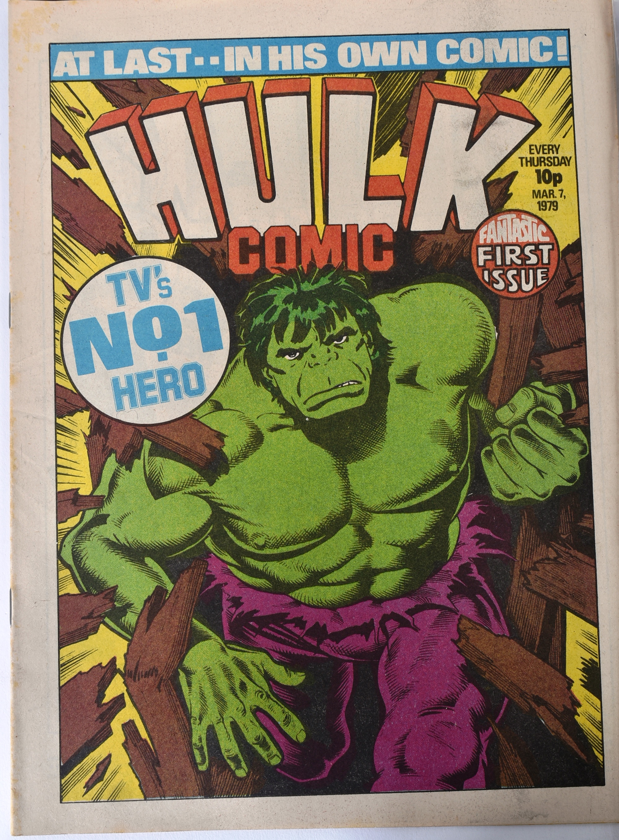 COMIC BOOKS - HULK COMIC (1979) - ISSUES #1 & #2 W/FREE GIFTS - Image 4 of 9