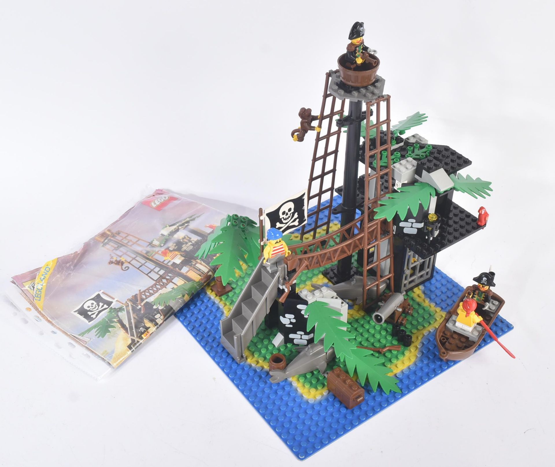 LEGO SET - LEGOLAND - 6270 - FORBIDDEN ISLAND - Image 2 of 6