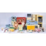 SINDY - COLLECTION OF VINTAGE PEDIGREE SINDY DOLL ITEMS