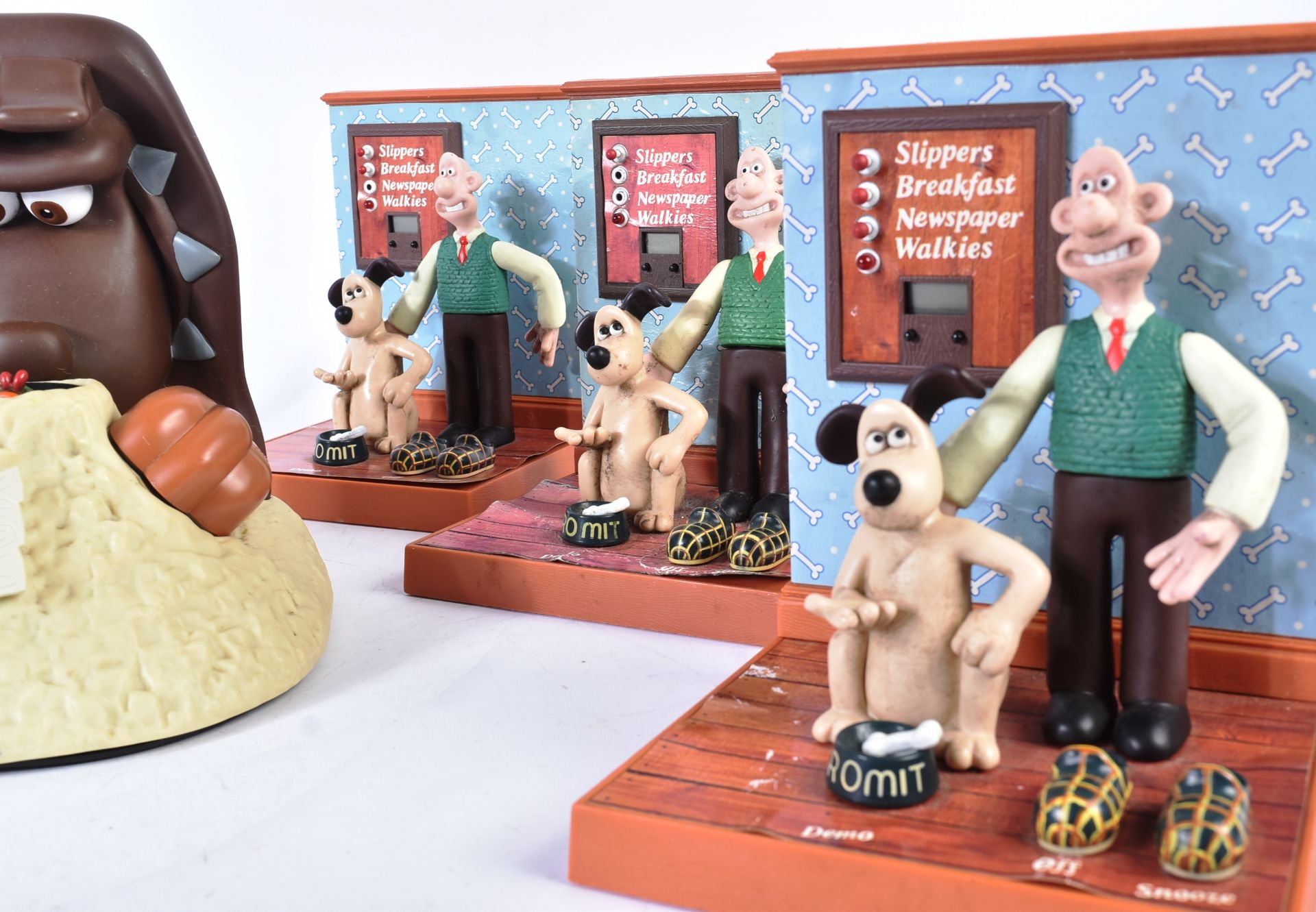 COLLECTION OF WESCO WALLACE & GROMIT DIGITAL ALARM CLOCKS - Image 3 of 5