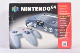 RETRO GAMING - VINTAGE NINTENDO 64 VIDEO GAME CONSOLE