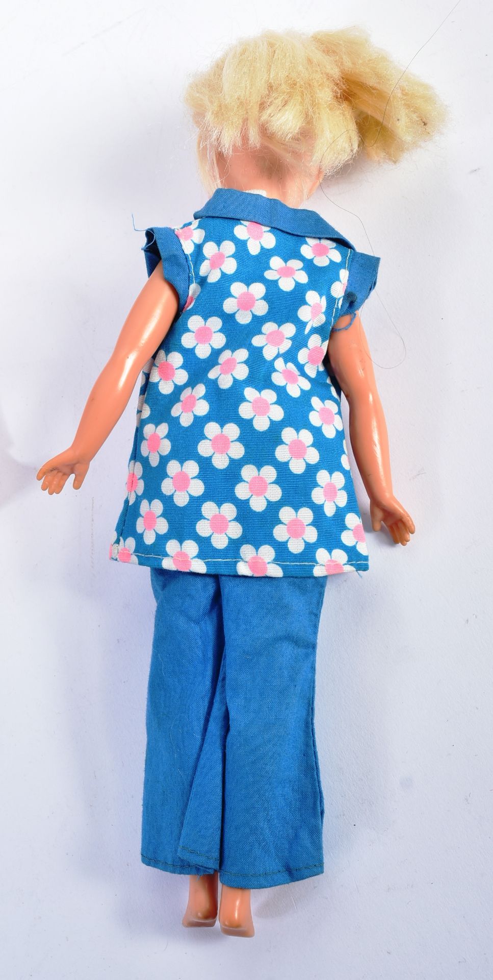 SINDY - COLLECTION OF VINTAGE PEDIGREE DOLLS & CLOTHING - Image 5 of 9