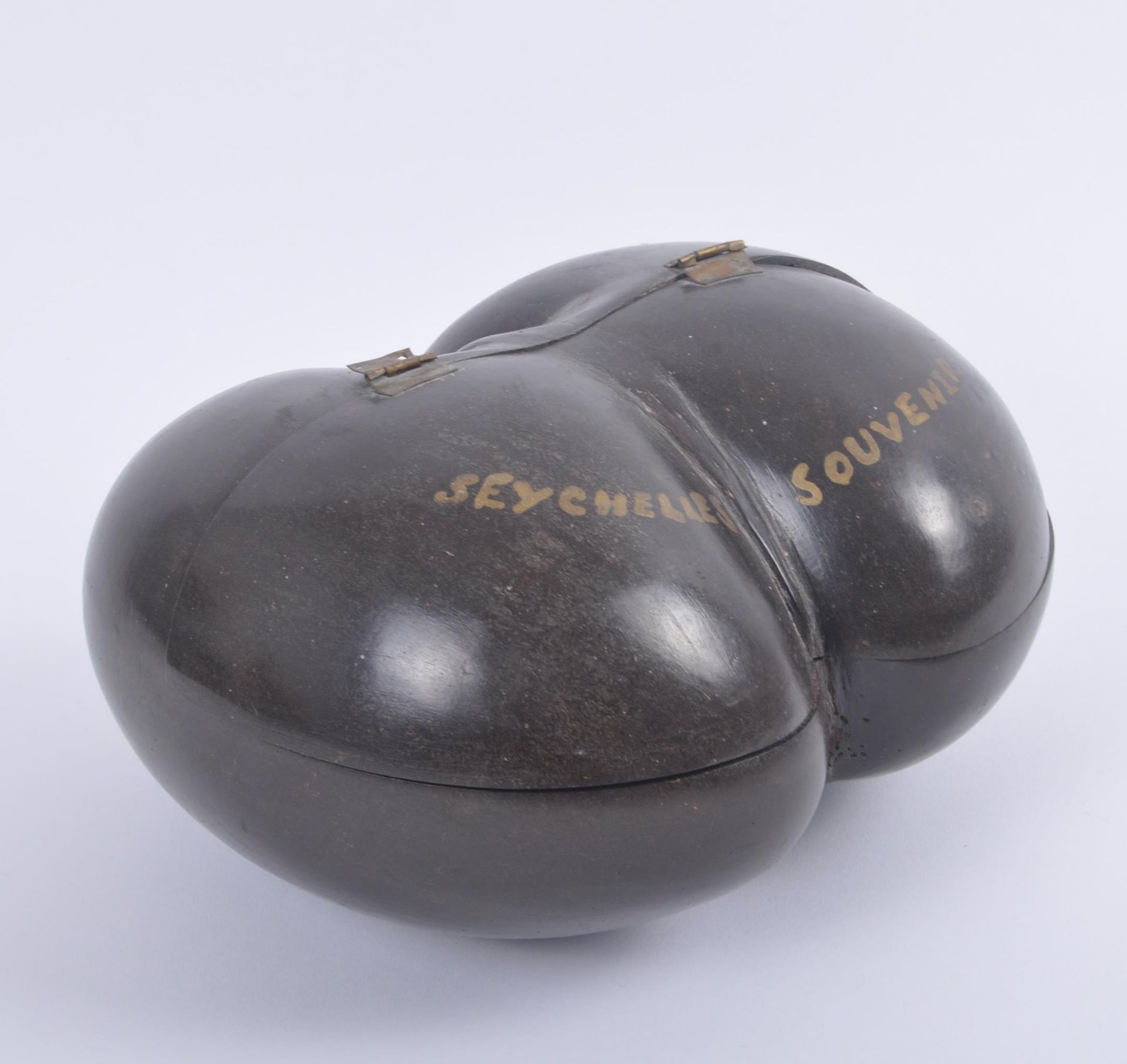 LARGE EARLY 20TH CENTURY COCO DE MER NUT