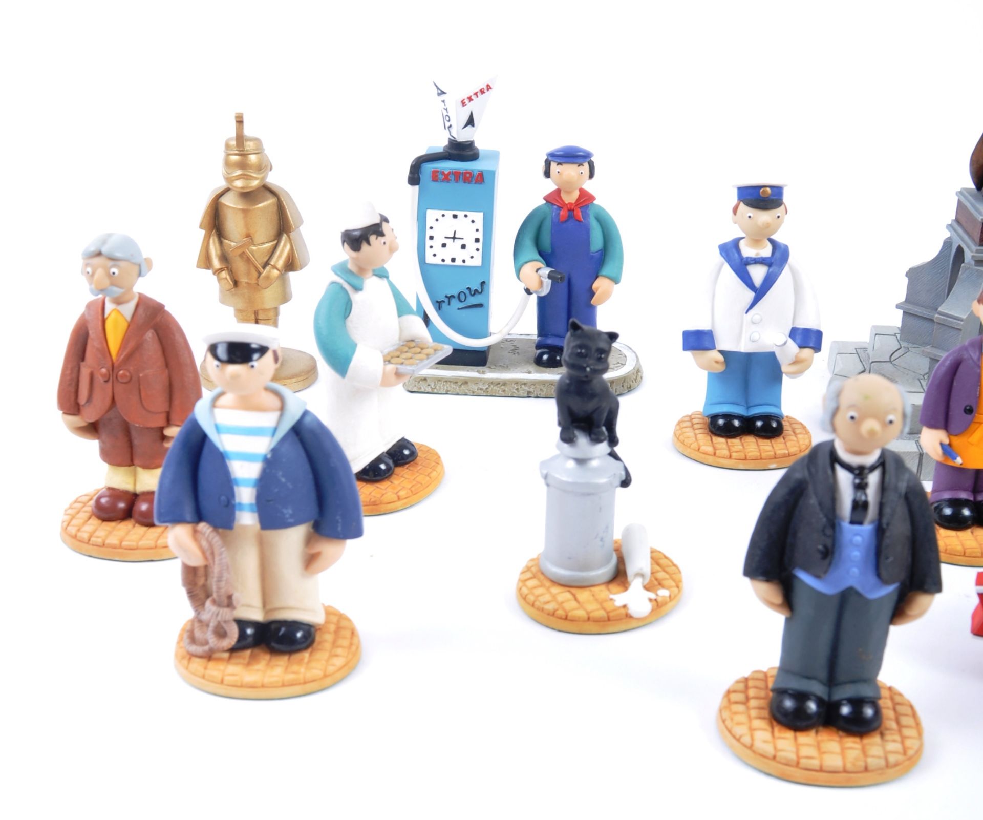 LARGE COLLECTION OF CAMBERWICK GREEN – ROBERT HARROP – FIGURINES / STATUES - Image 2 of 5