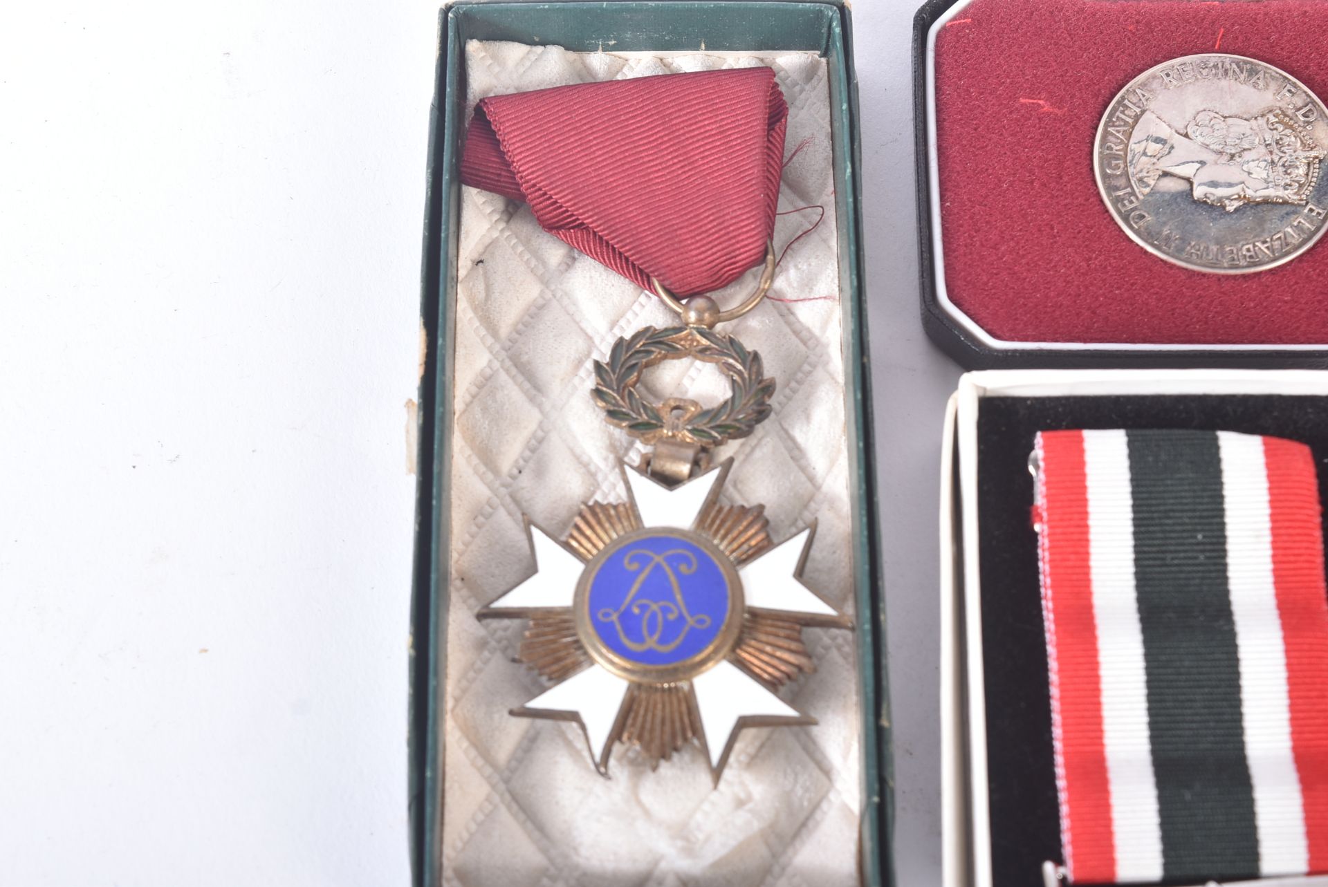 COLLECTION OF ASSORTED MILITARY MEDALS - Bild 4 aus 5