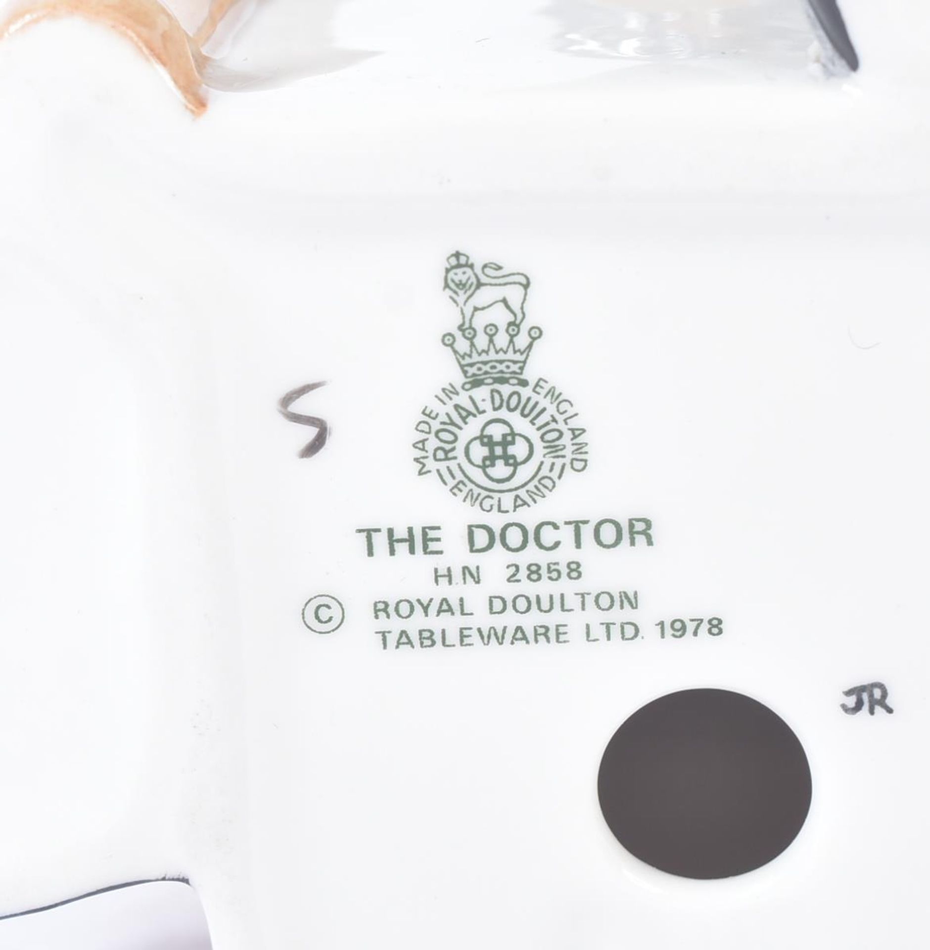 ROYAL DOULTON – THE DOCTOR - FROM A PRIVATE COLLECTION - Image 4 of 4