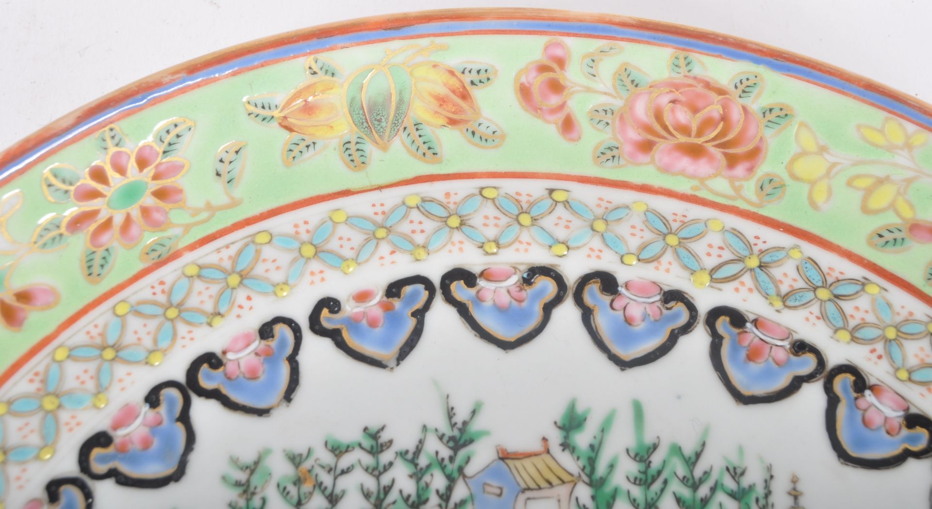 19TH CENTURY CHINESE FAMILLE VERTE PLATE - Image 3 of 6