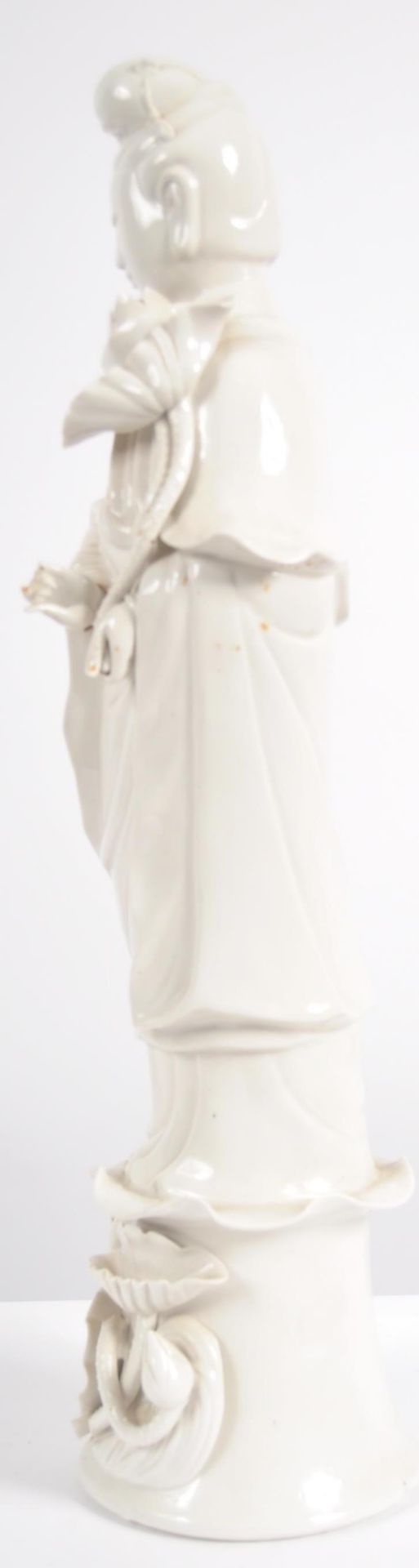 LARGE EARLY 20TH CENTURY CHINESE GUANYIN FIGURE - Image 5 of 9