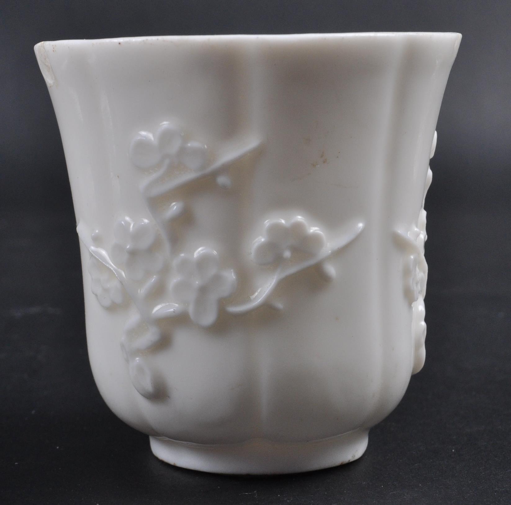 18TH CENTURY BLANC DE CHINE PORCELAIN TEA CUP - Image 4 of 6