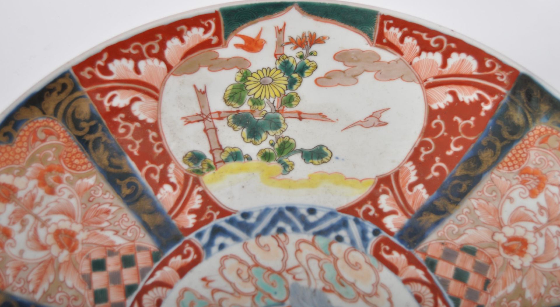 PAIR OF JAPANENSE MEIJI CHARGER PLATES - Image 3 of 7