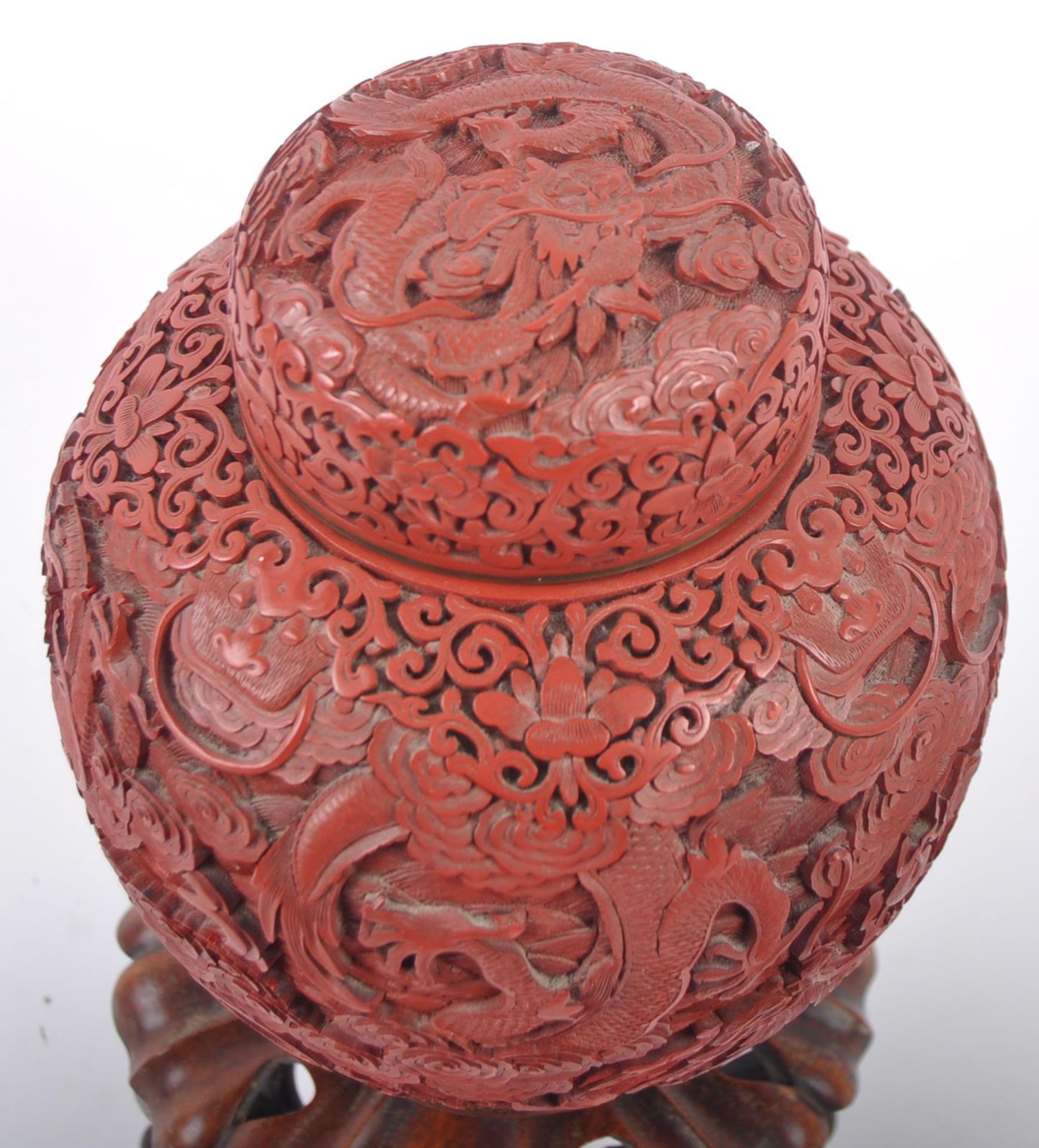 LARGE CINNABAR LACQUER GINGER JAR ON STAND - Image 4 of 8