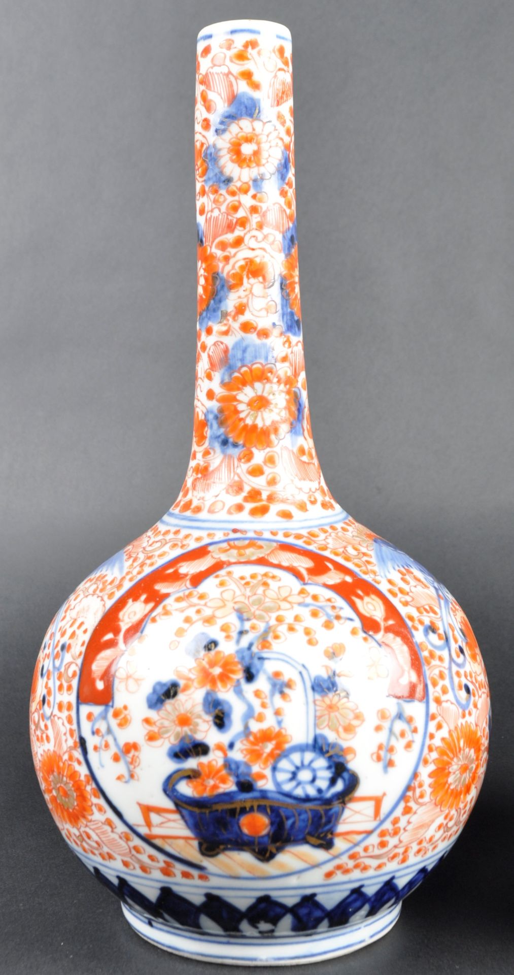 PAIR OF 19TH CENTURY JAPANESE MEIJI IMARI BOTTLE VASES - Image 2 of 7