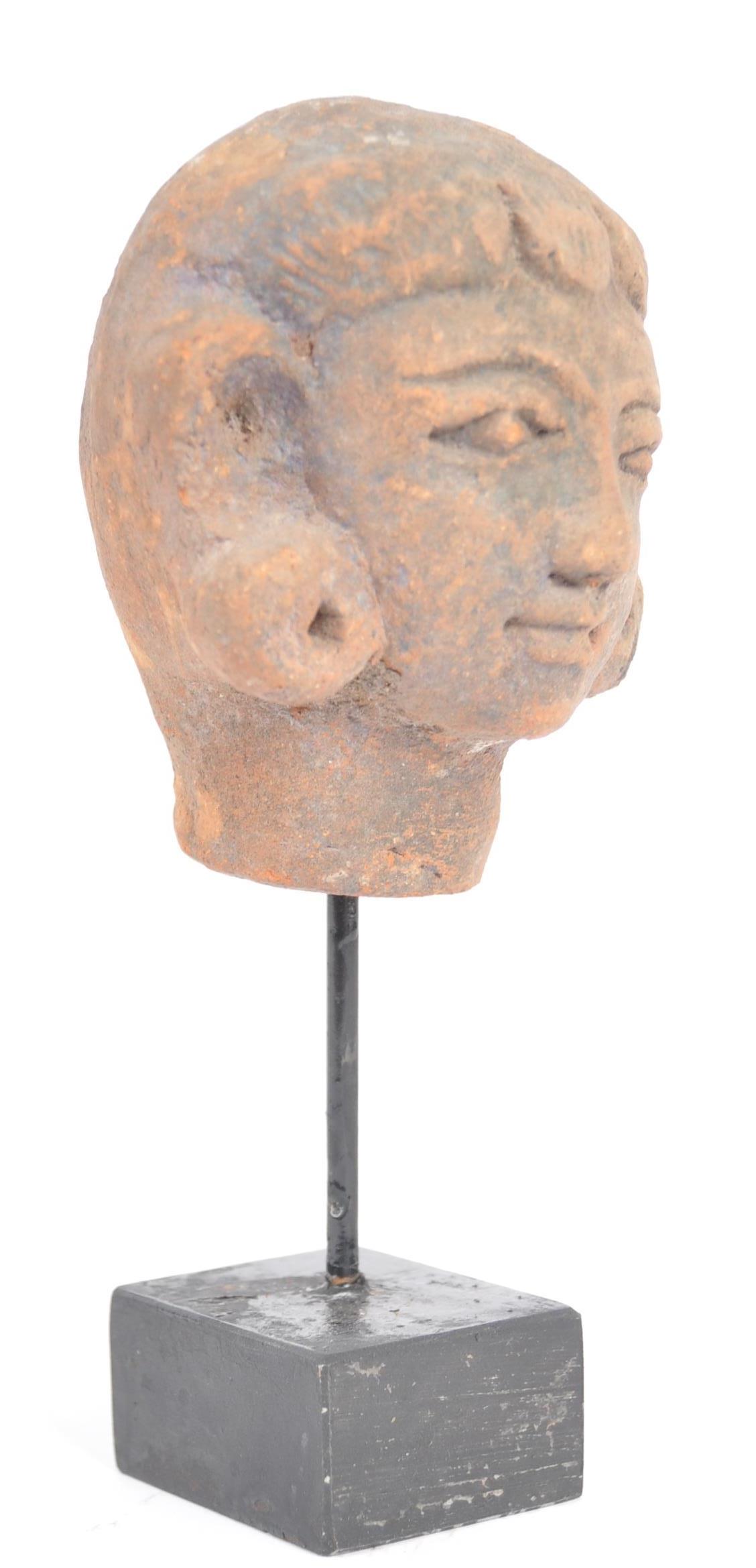 PRE COLUMBIAN HEAD ON STAND - Image 2 of 7