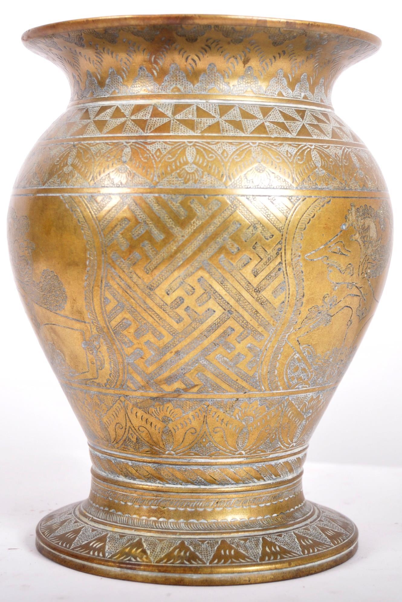 18TH CENTURY PERSIAN HEAVY BRONZE CENTREPIECE VASE - Image 2 of 6