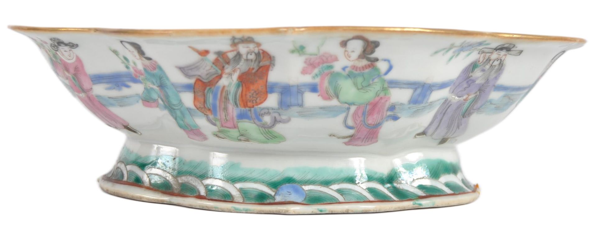 19TH CENTURY CHINESE OFFERING BOWL