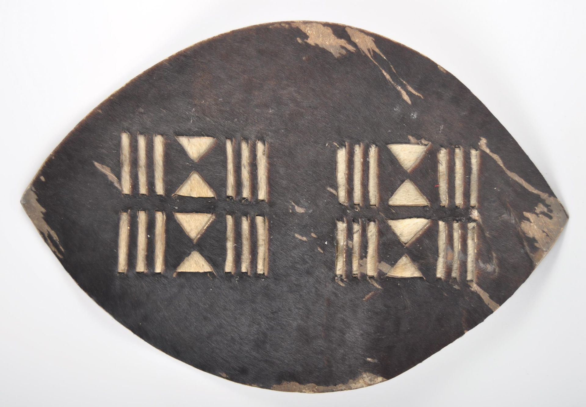 19TH CENTURY AFRICAN ZULU HIDE WAR SHIELD - Image 2 of 6