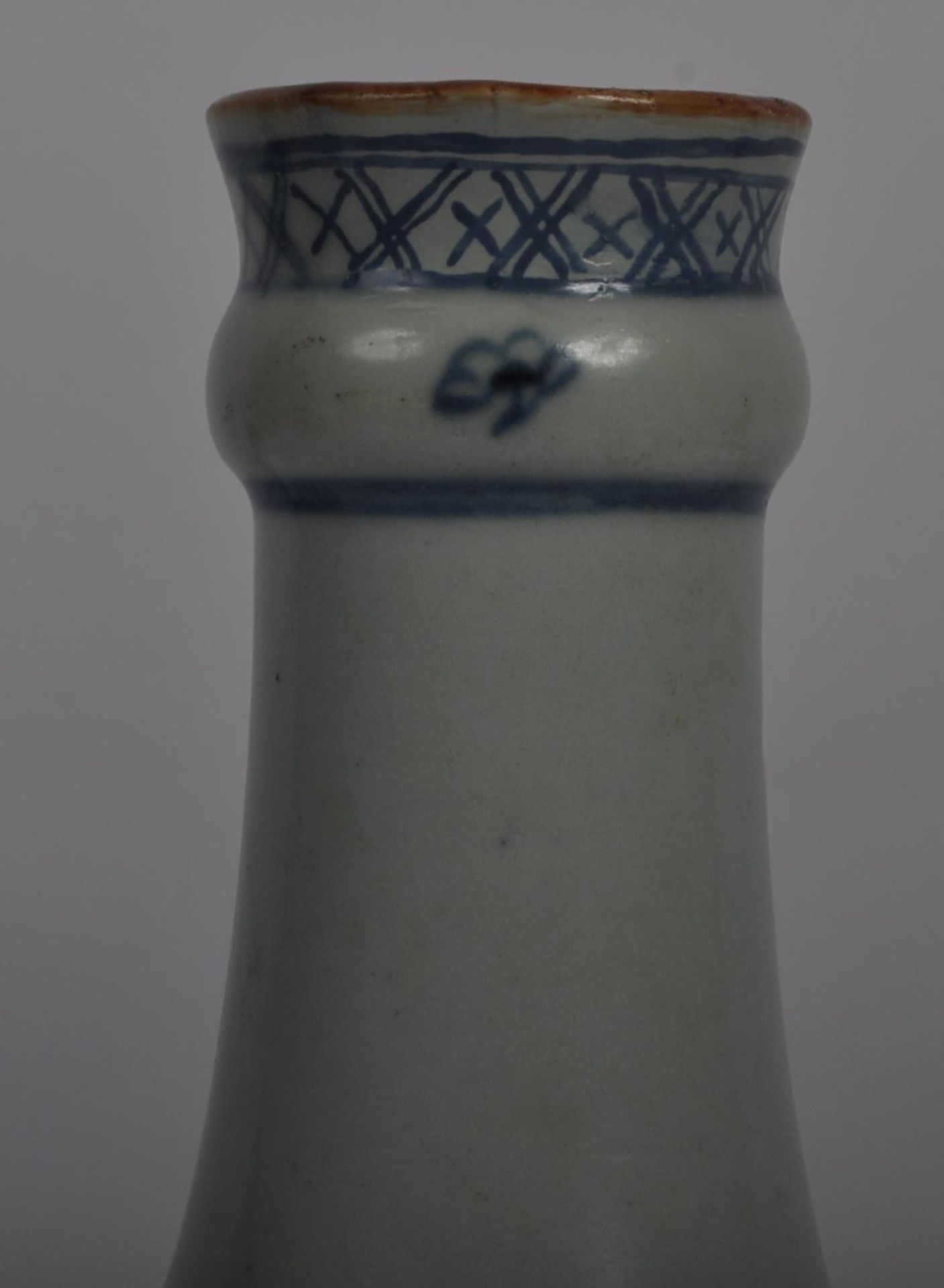 18TH CENTURY CHINESE BOTTLE SHAPED VASE - Image 6 of 7