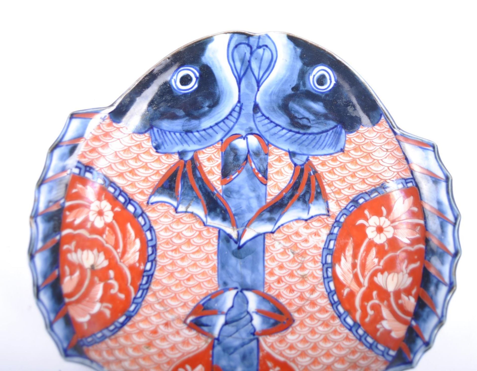 19TH CENTURY JAPANESE IMARI PATTERN FISH TRAY - Bild 2 aus 6