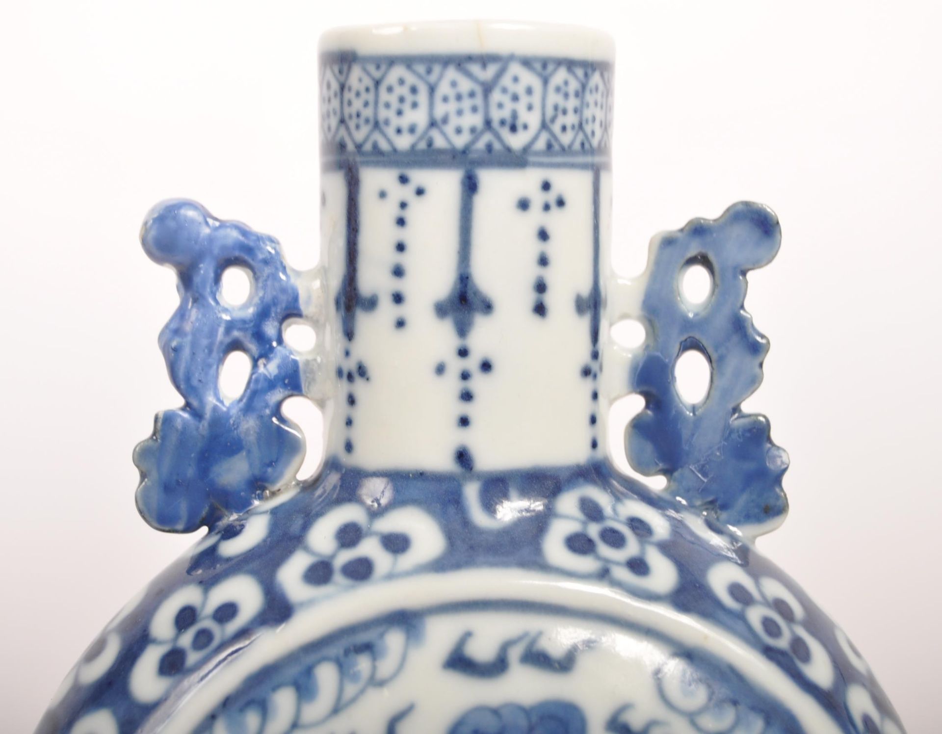 19TH CENTURY CHINESE TWIN HANDLED VASE - Image 6 of 8