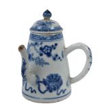 18TH CENTURY CHINESE BLUE & WHITE TEAPOT