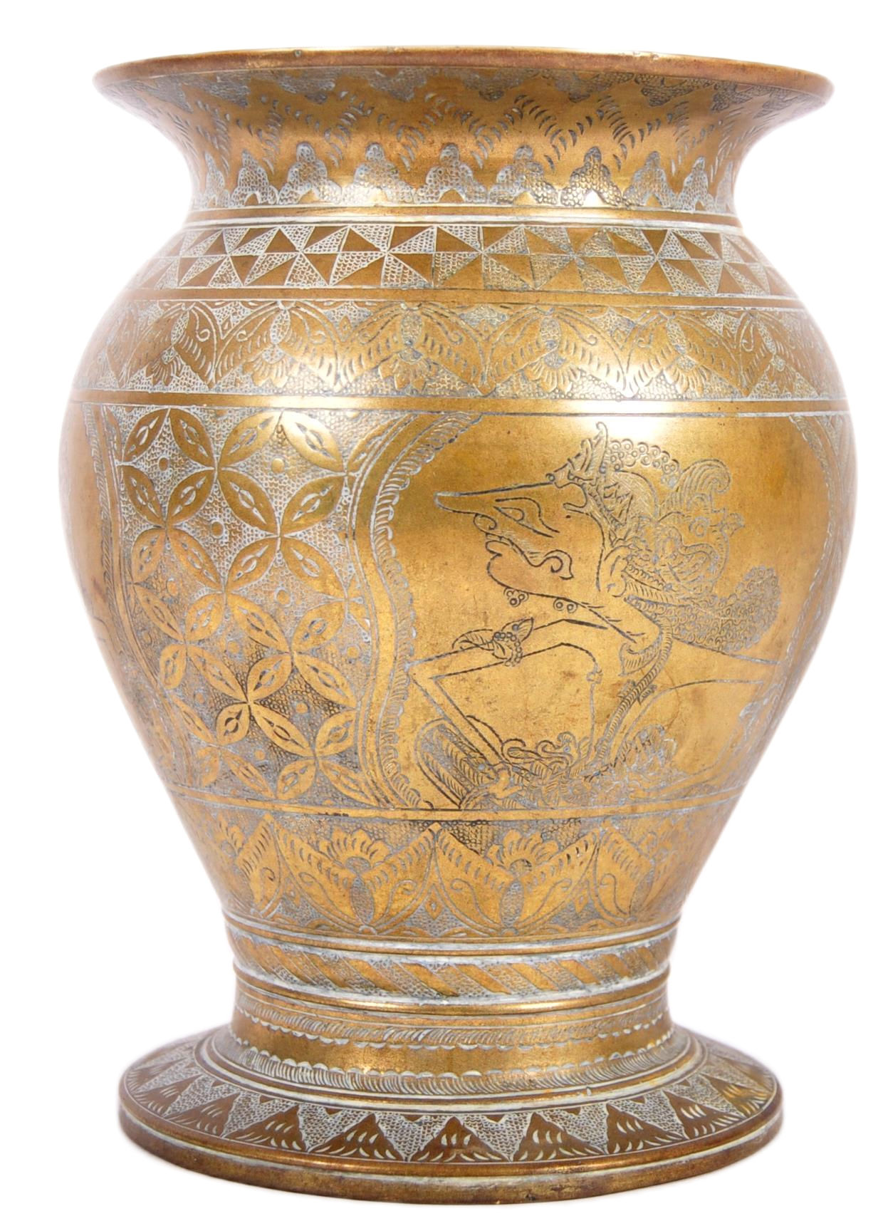 18TH CENTURY PERSIAN HEAVY BRONZE CENTREPIECE VASE