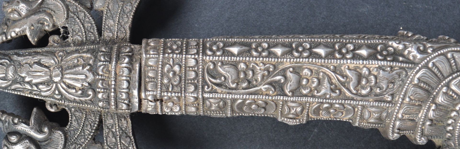 18TH CENTURY SINHALESE KASTANE SWORD HILT - Image 4 of 8