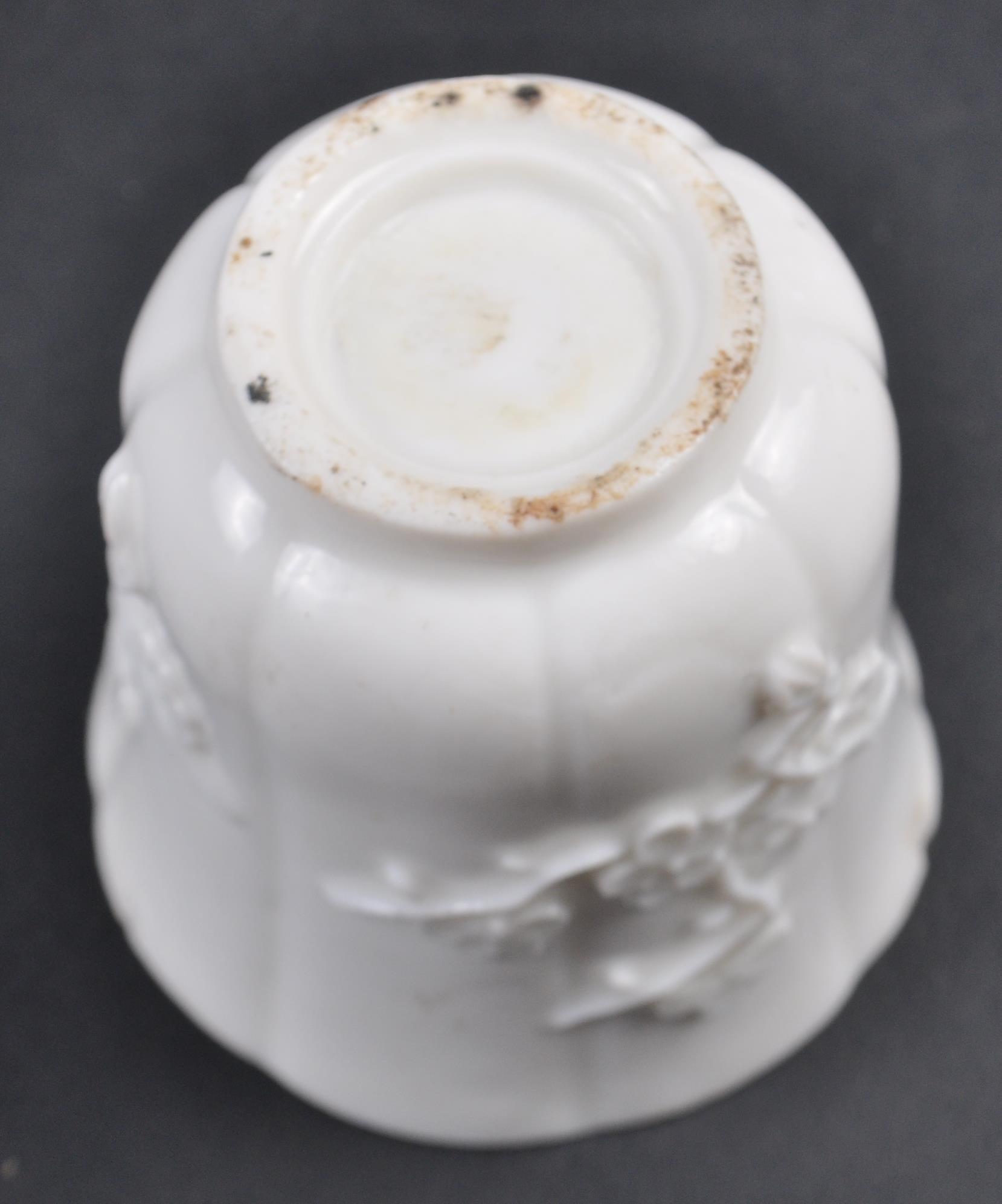 18TH CENTURY BLANC DE CHINE PORCELAIN TEA CUP - Image 6 of 6