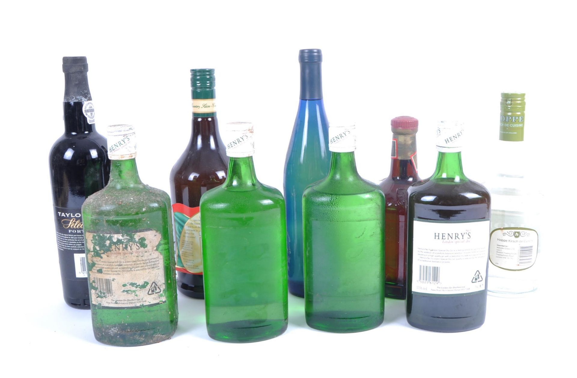 COLLECTION OF VINTAGE ALCOHOL & SPIRITS - Image 8 of 9