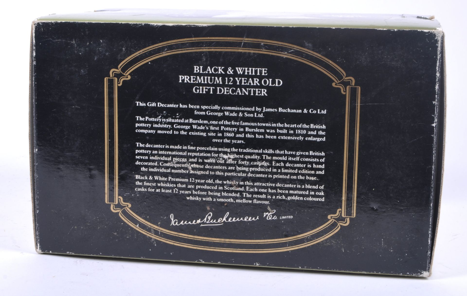 BLACK & WHITE PREMIUM GIFT DECANTER SET IN BOX - Image 4 of 7