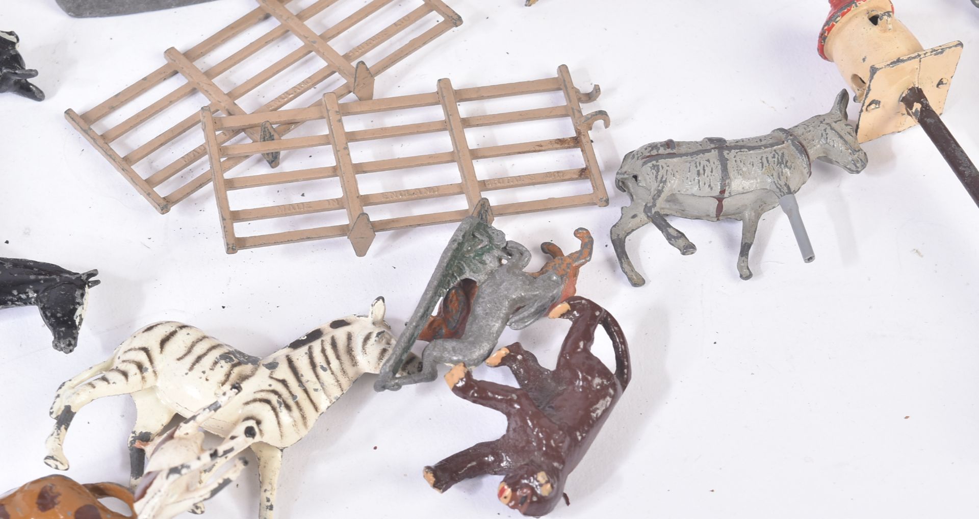 COLLECTION OF ASSORTED VINTAGE BRITAINS LEAD TOY ANIMALS - Image 5 of 8