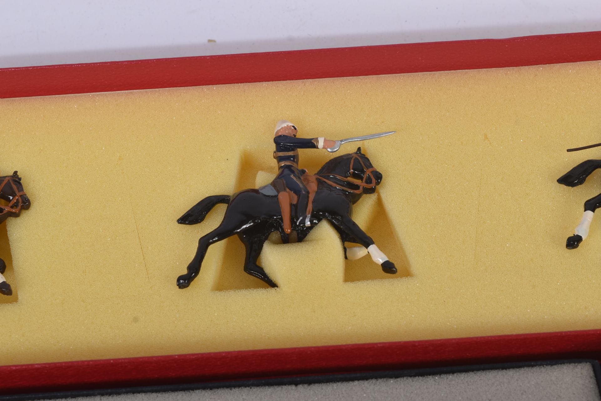 COLLECTION OF MINIATURE LEAD TOY SOLDIERS - Bild 6 aus 7