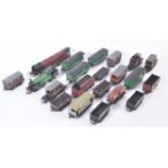 COLLECTION OF ASSORTED OO GAUGE LOCOS & ROLLING STOCK