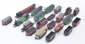 COLLECTION OF ASSORTED OO GAUGE LOCOS & ROLLING STOCK