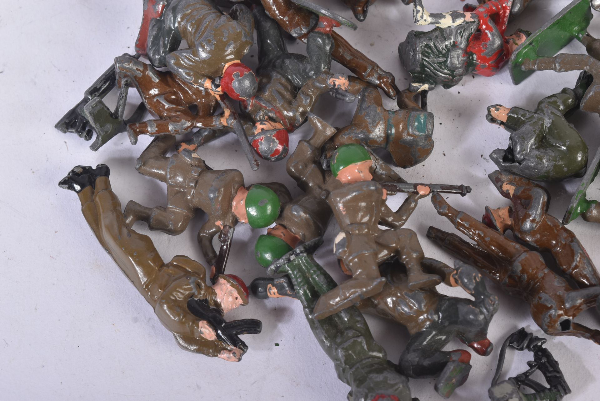 COLLECTION OF VINTAGE LEAD TOY SOLDIERS - Bild 2 aus 5