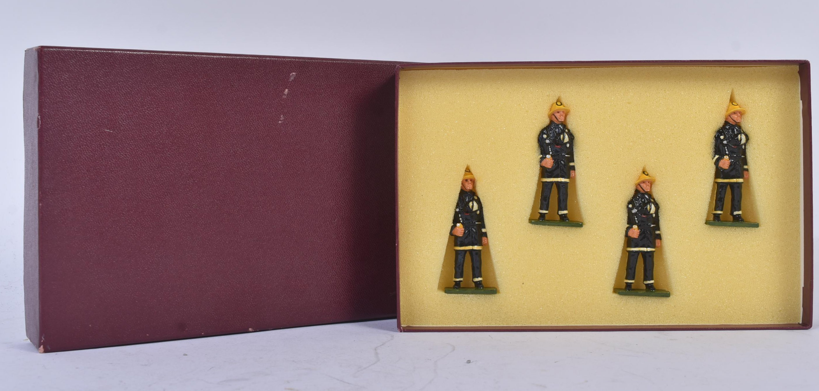 VINTAGE WHITE METAL FIRE FIGHTER MODEL FIGURINES