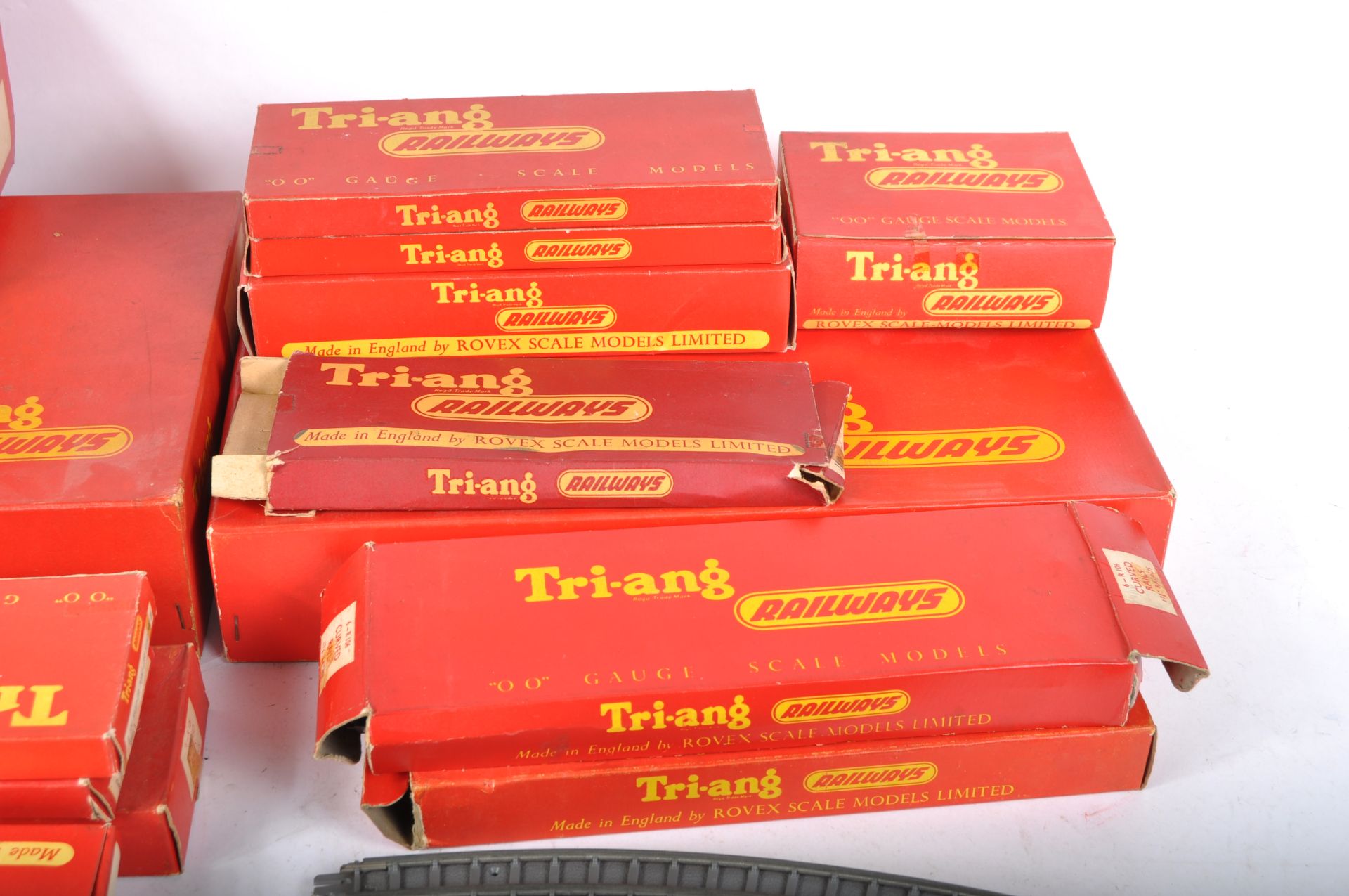 COLLECTION OF VINTAGE TRIANG 00 GAUGE MODEL RAILWAY ACCESSORIES - Bild 3 aus 5