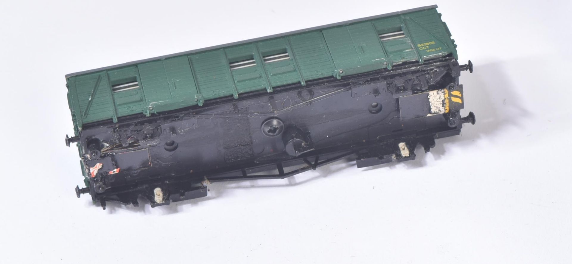 COLLECTION OF ASSORTED OO GAUGE MODEL RAILWAY ROLLING STOCK & TRACKSIDE FIGURES - Bild 11 aus 12