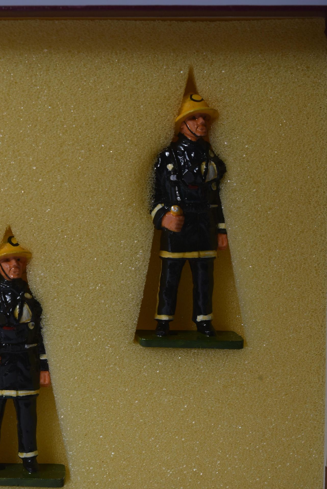 VINTAGE WHITE METAL FIRE FIGHTER MODEL FIGURINES - Image 5 of 5