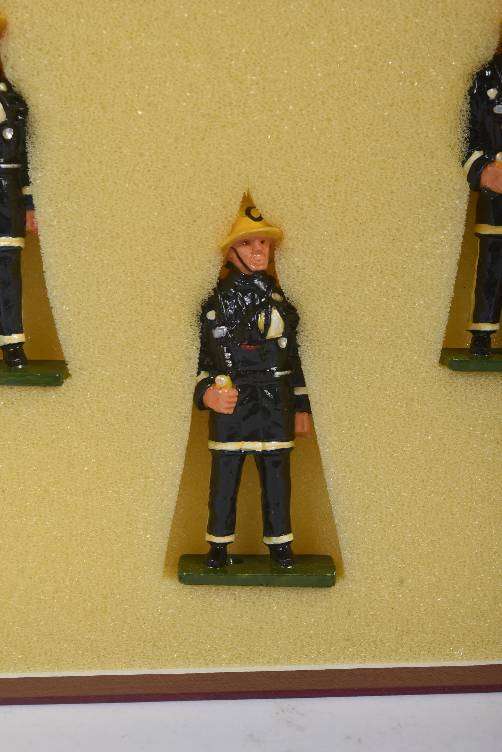 VINTAGE WHITE METAL FIRE FIGHTER MODEL FIGURINES - Image 4 of 5