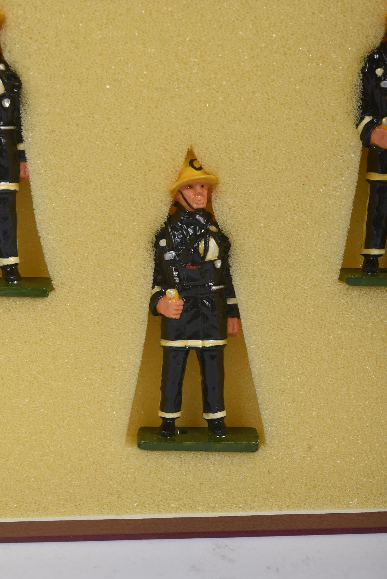 VINTAGE WHITE METAL FIRE FIGHTER MODEL FIGURINES - Image 4 of 5