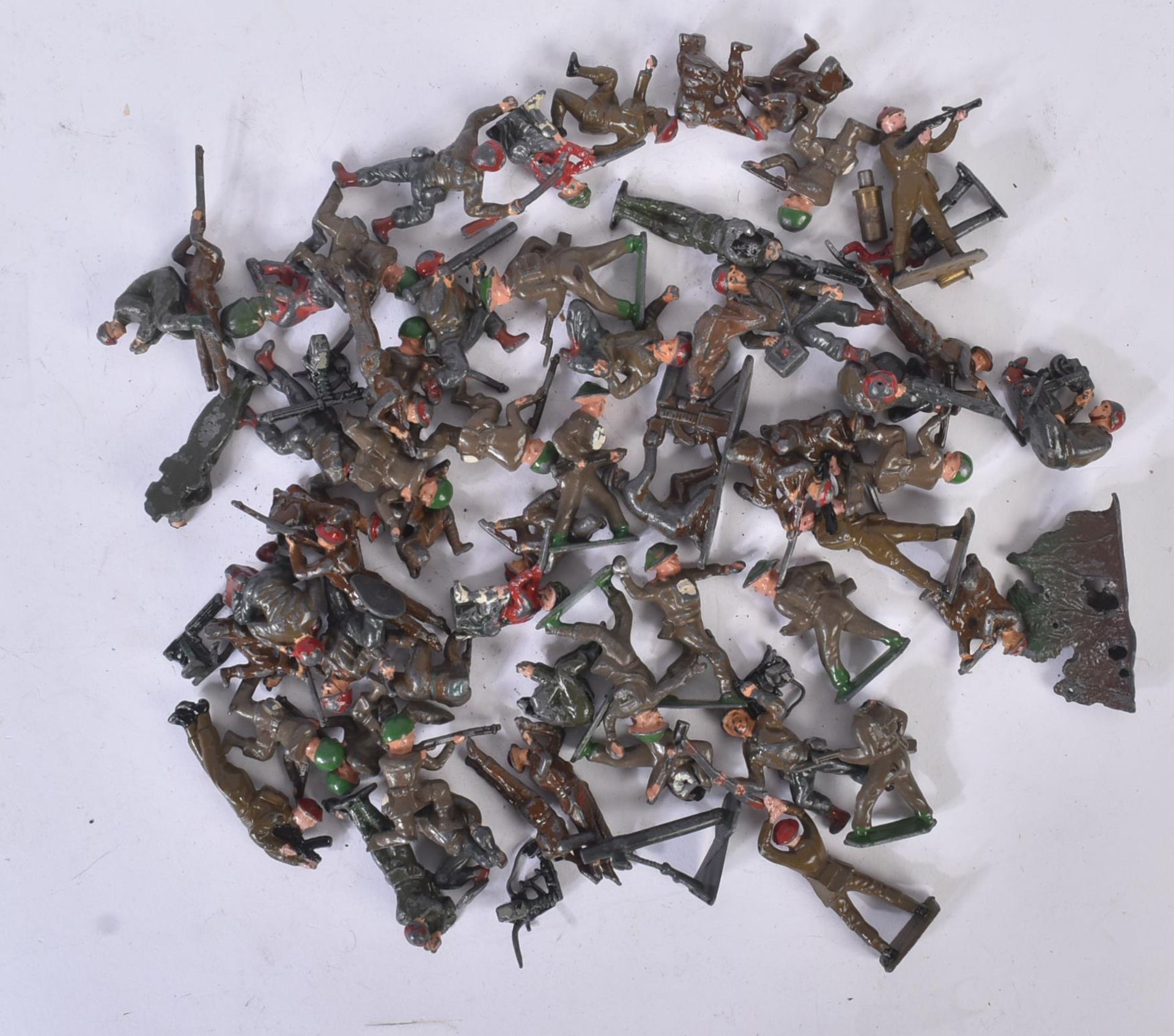 COLLECTION OF VINTAGE LEAD TOY SOLDIERS