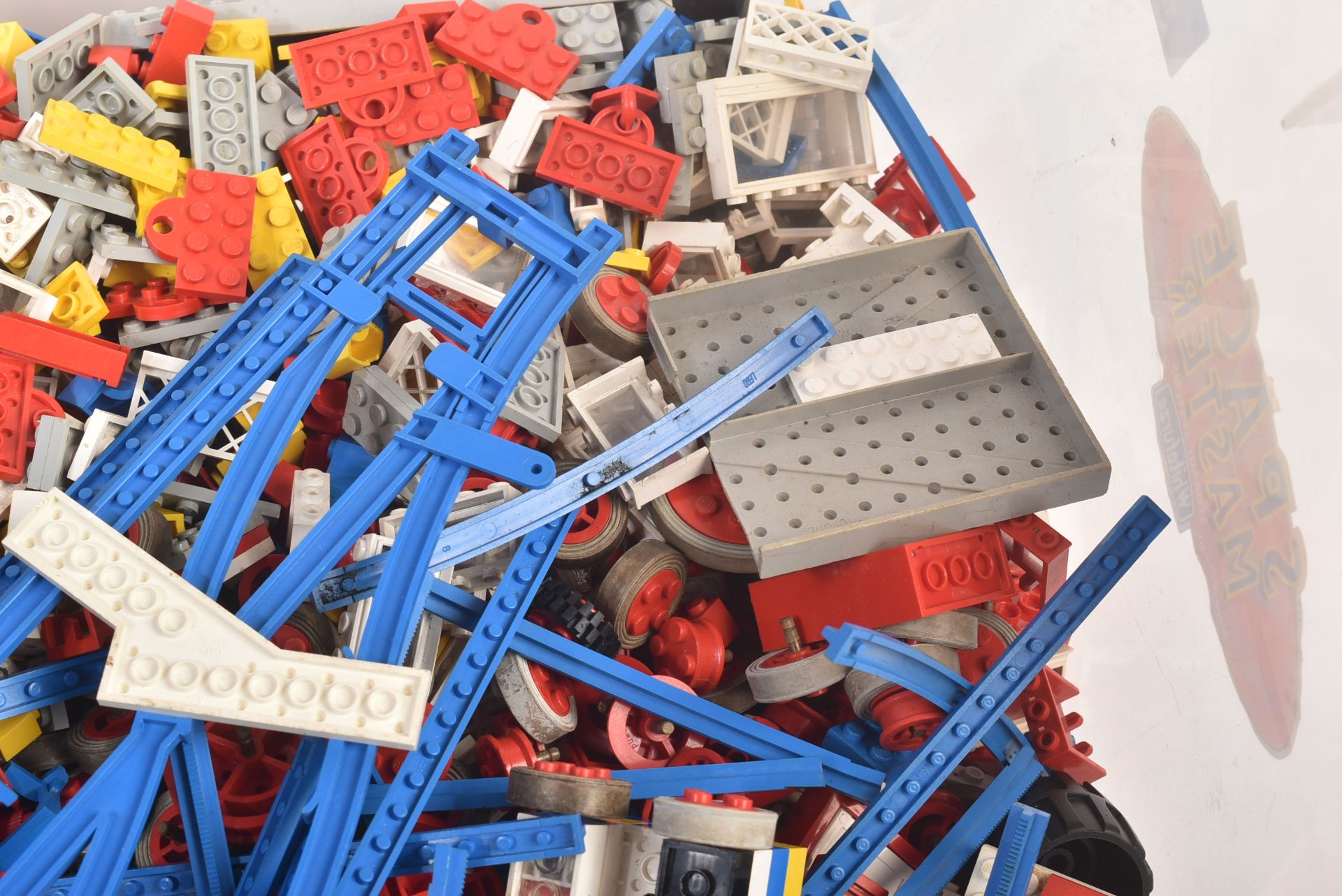 LARGE COLLECTION OF VINTAGE LOOSE LEGO BRICKS - Image 4 of 6