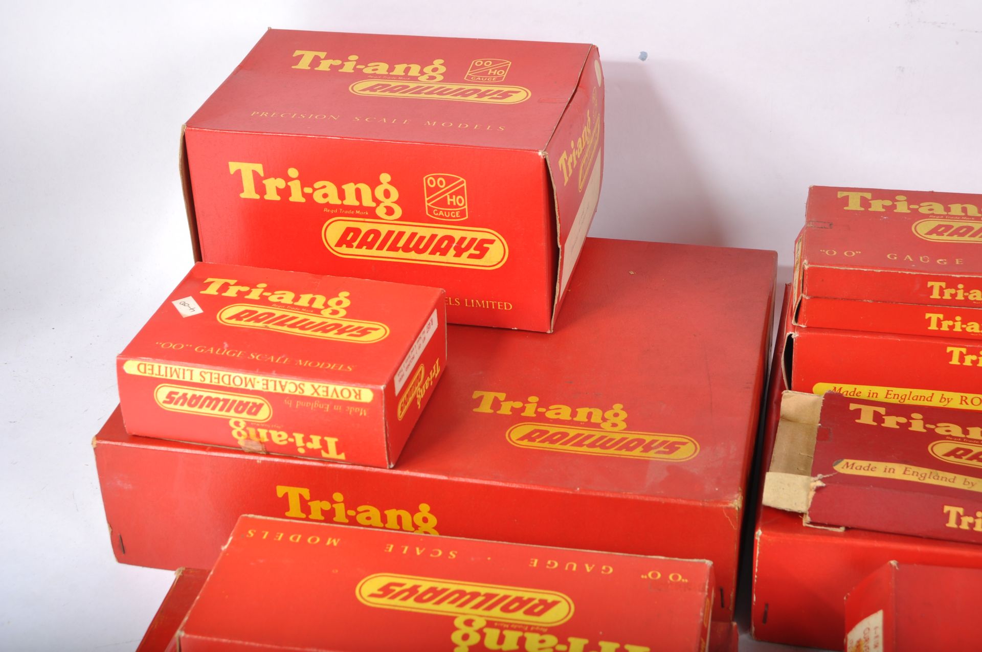 COLLECTION OF VINTAGE TRIANG 00 GAUGE MODEL RAILWAY ACCESSORIES - Bild 4 aus 5