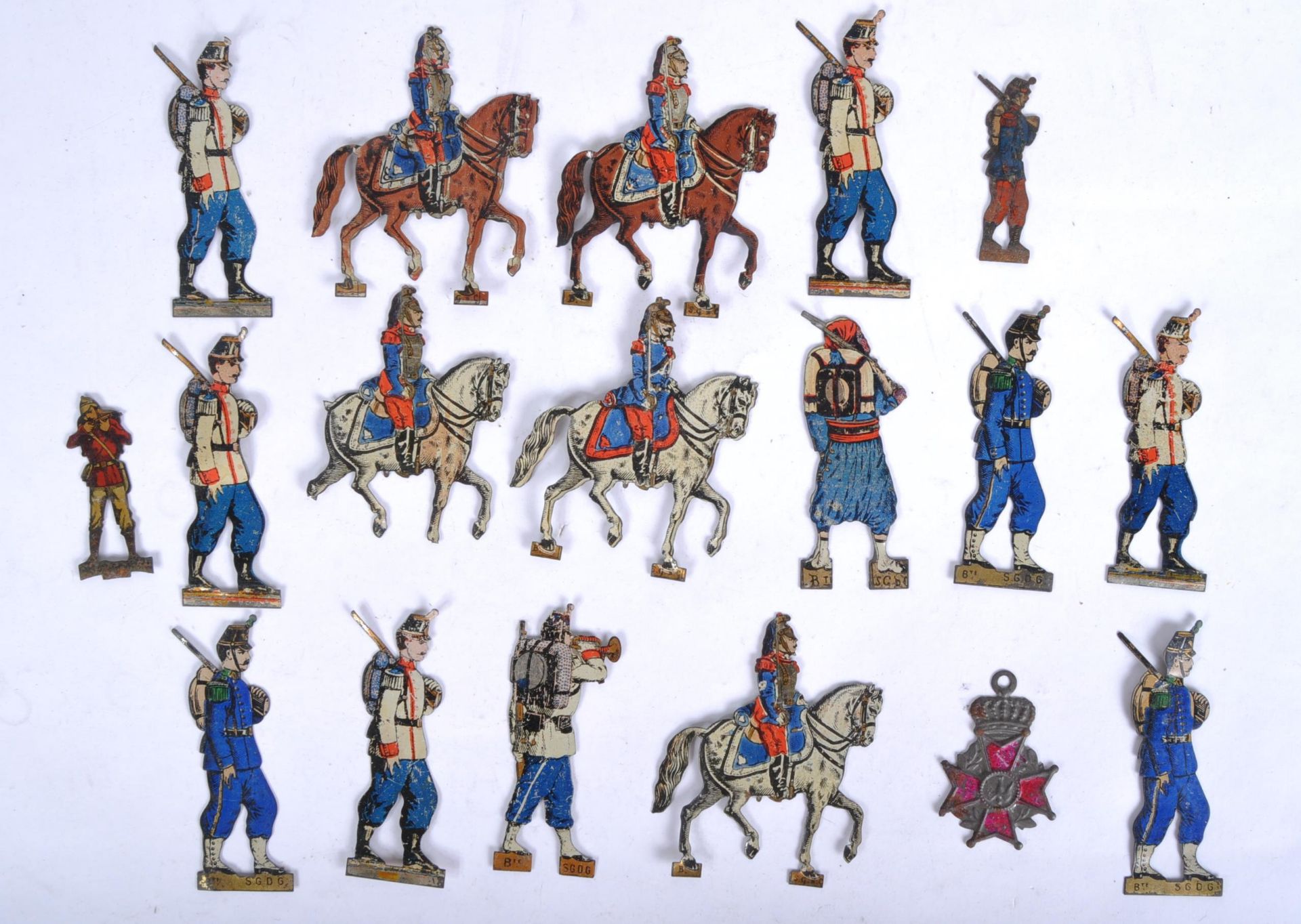 EARLY 20TH CENTURY FLAT TIN SOLDIER FIGURES