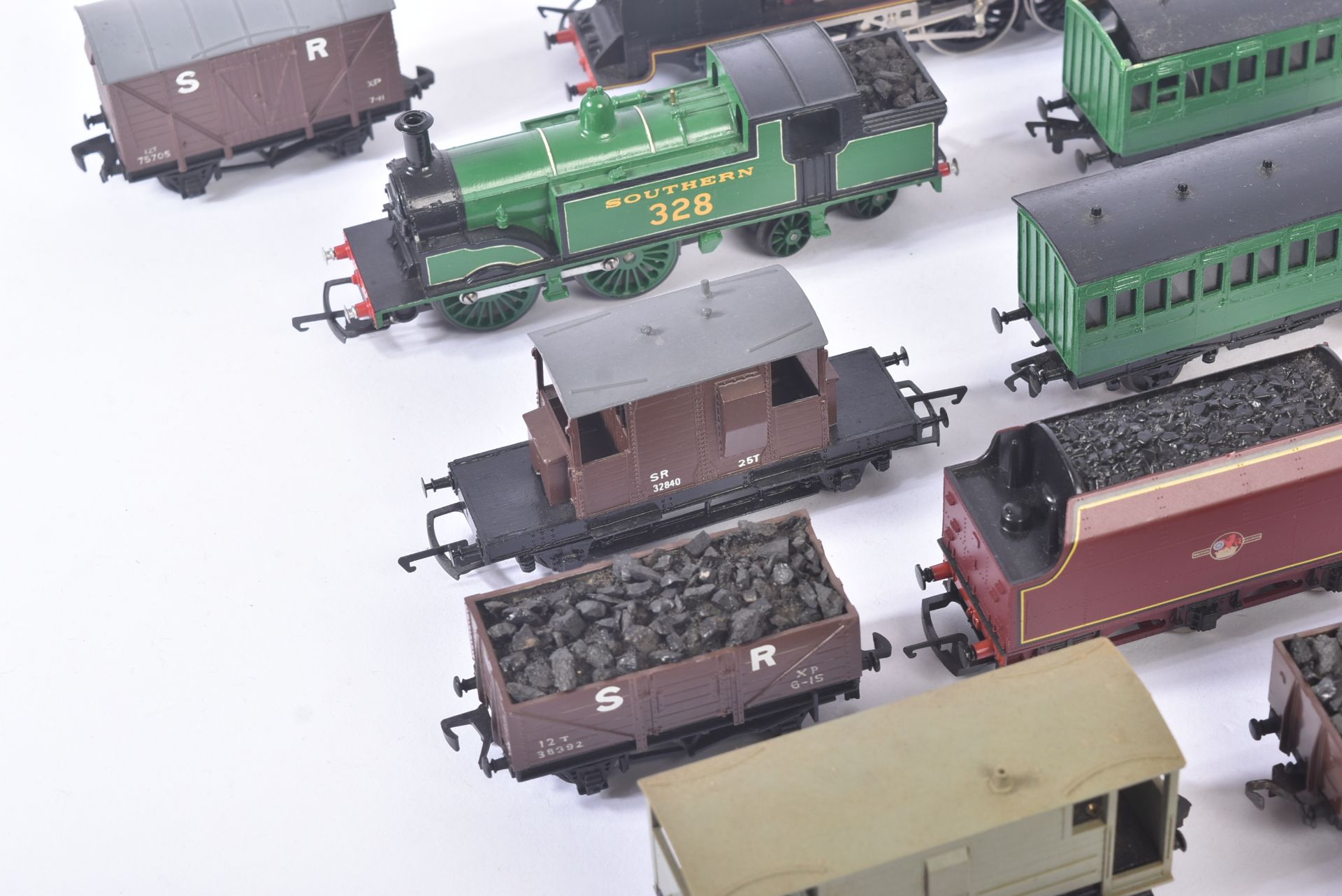 COLLECTION OF ASSORTED OO GAUGE LOCOS & ROLLING STOCK - Bild 3 aus 7