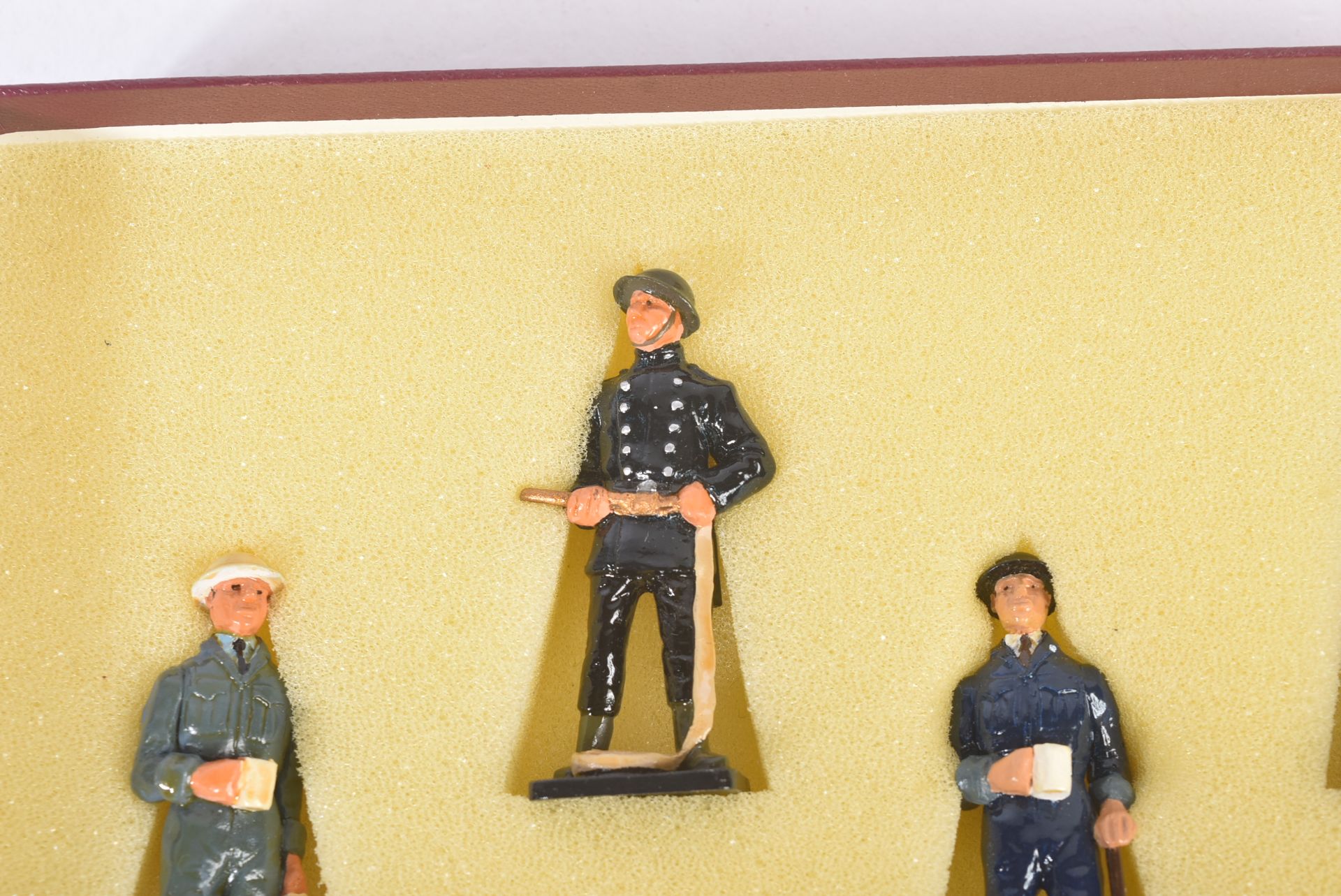 GERRY FORD DESIGN WHITE METAL BLITZ RESCUE TEAM MODEL FIGURINES - Image 3 of 5