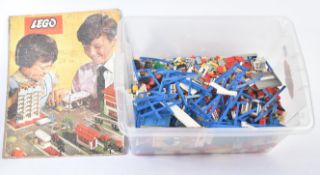 LARGE COLLECTION OF VINTAGE LOOSE LEGO BRICKS