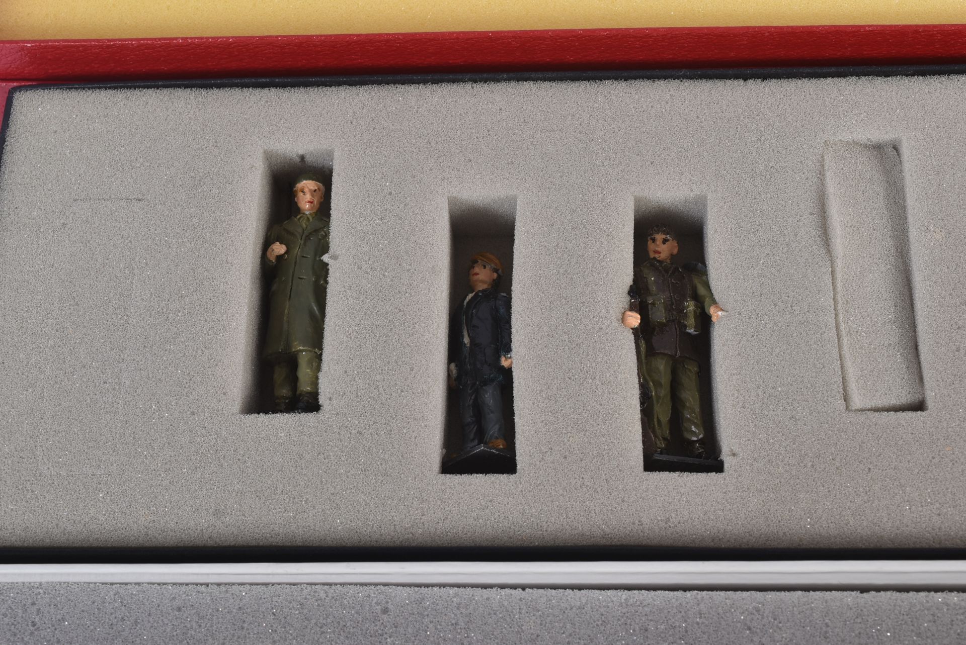 COLLECTION OF MINIATURE LEAD TOY SOLDIERS - Image 4 of 7