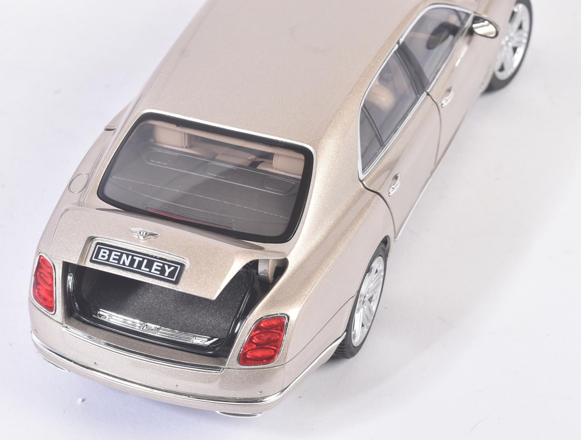 RASTAR 1/18 SCALE DIECAST BENTLEY MULSANNE - Bild 2 aus 3